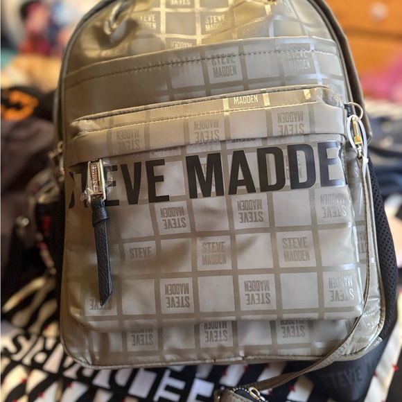 Steve Madden Other - Steve Madden Dark green Backpack NWT! 2fer